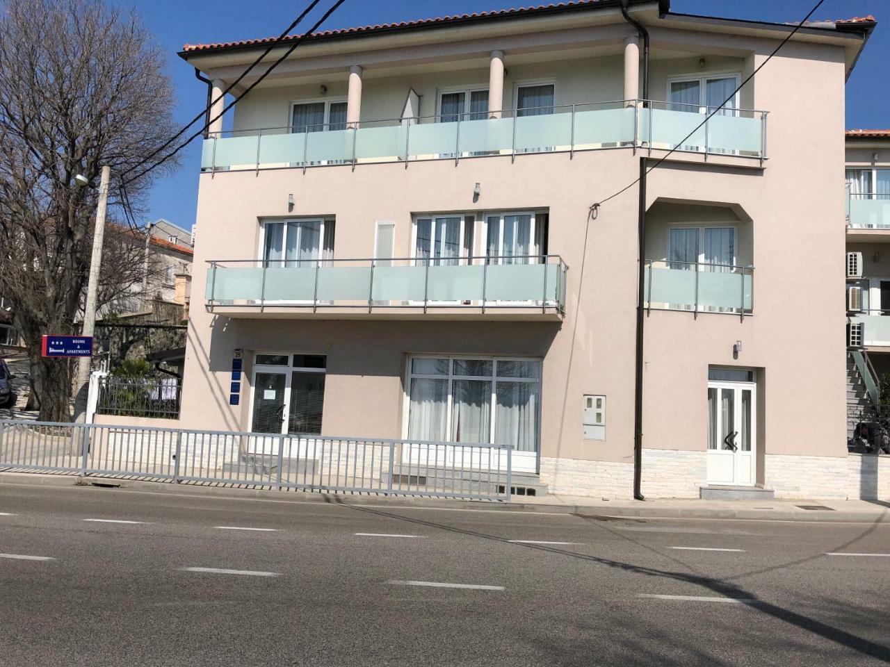 Apartmani I Sobe Ivancic1 Нови Винодолски Екстериор снимка